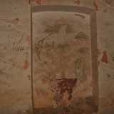 In una nicchia su una parete restano evidenti le tracce di un affresco raffigurante un vaso con una pianta